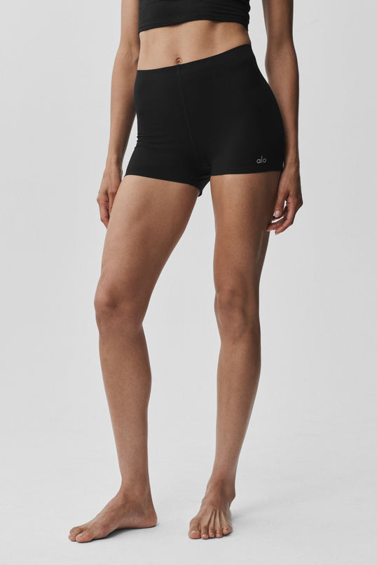 2' ALO Softsculpt Mid-Rise Short - Black