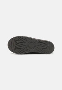 TASMAN - Chaussons - Gris